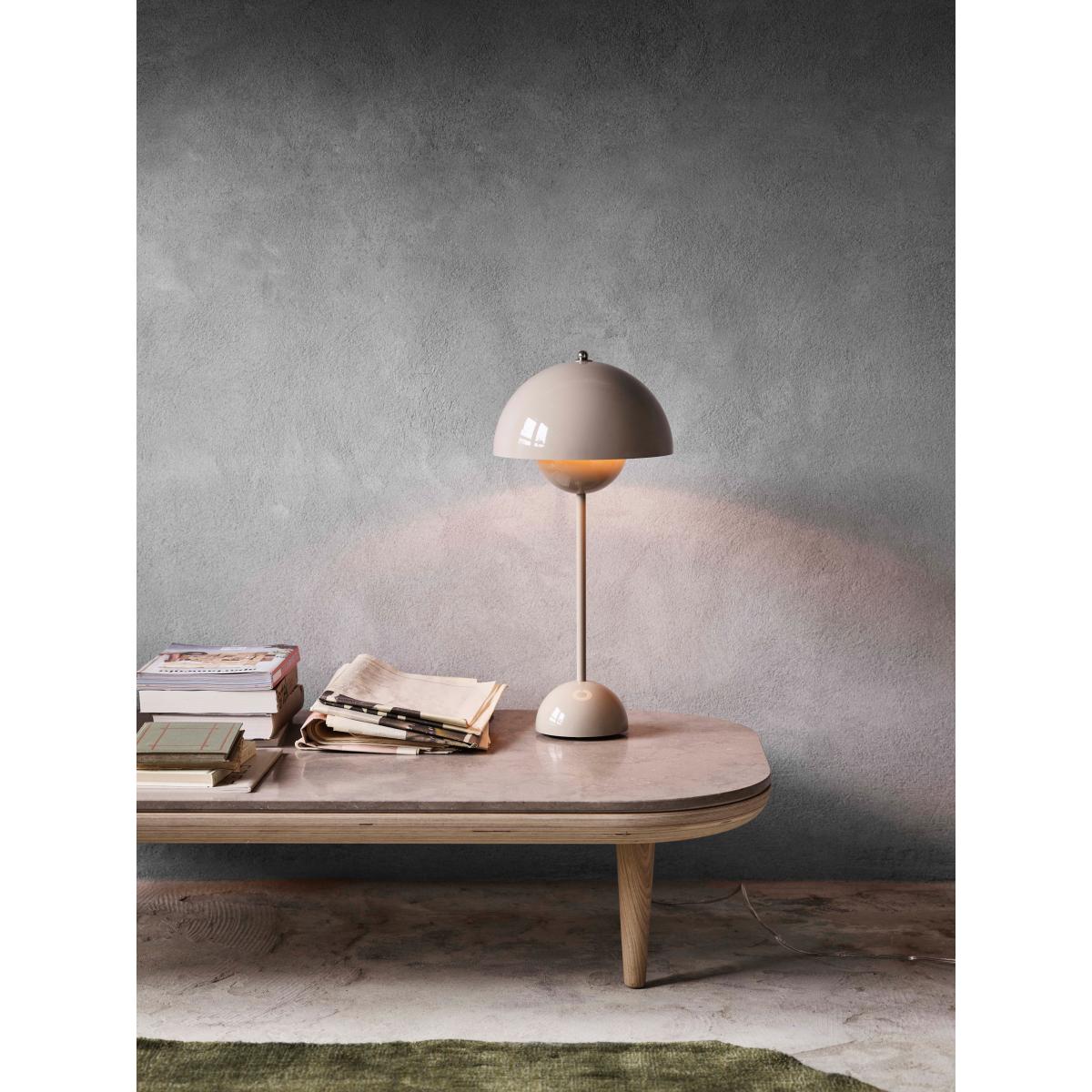 FlowerPot VP3 table lamp grey-beige – image 4