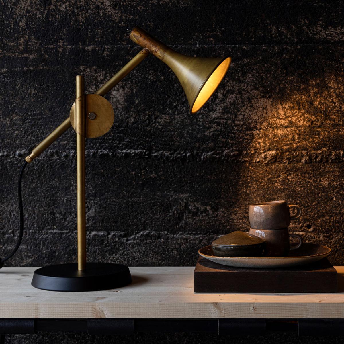 Konsthantverk Megafon table lamp Raw brass black base – image 2