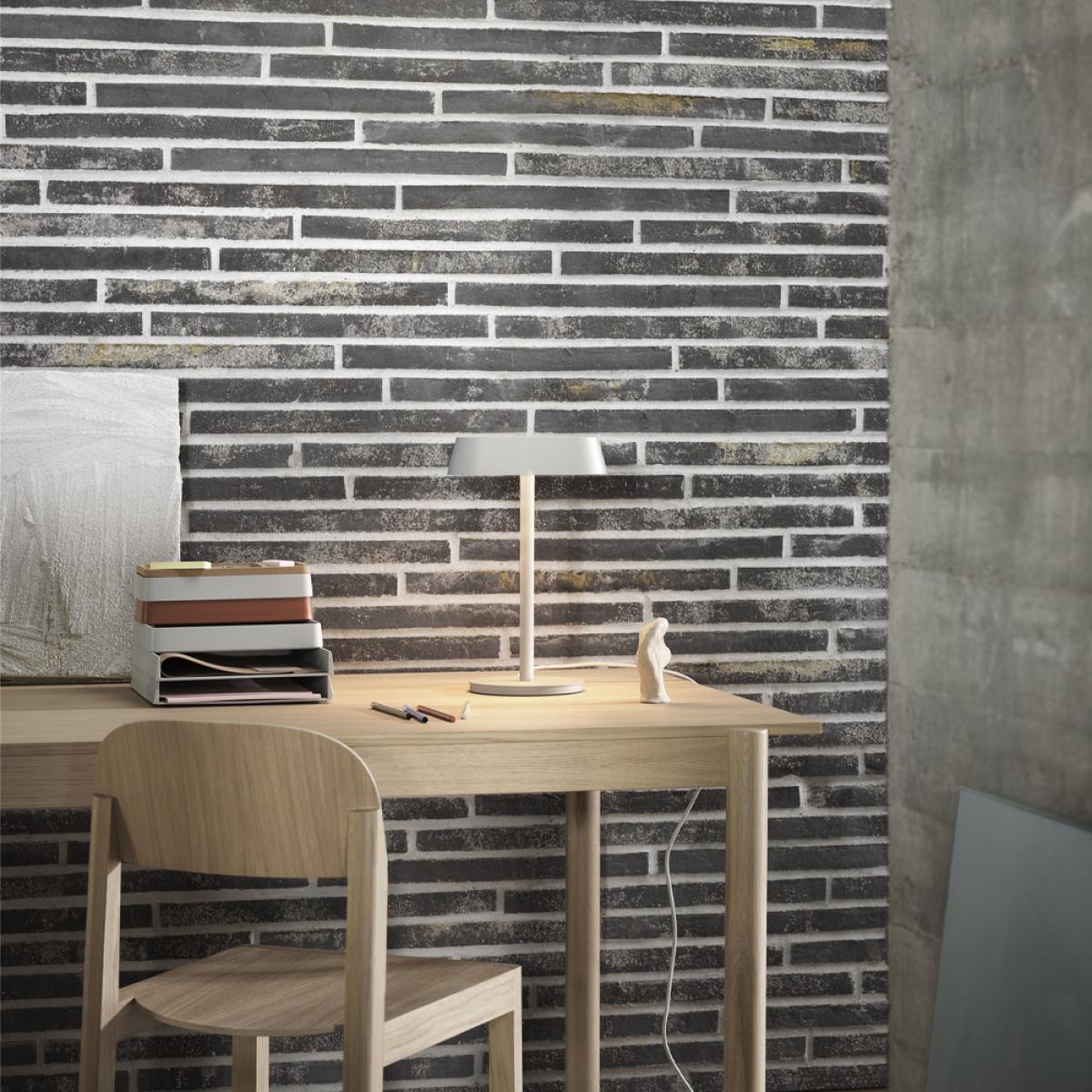 Muuto Linear table lamp Black – image 2