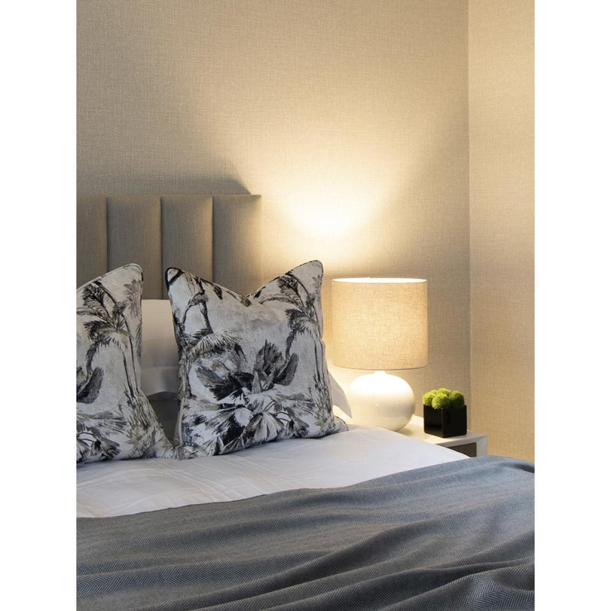 Heathfield & Co Camellia Table Lamp – image 4