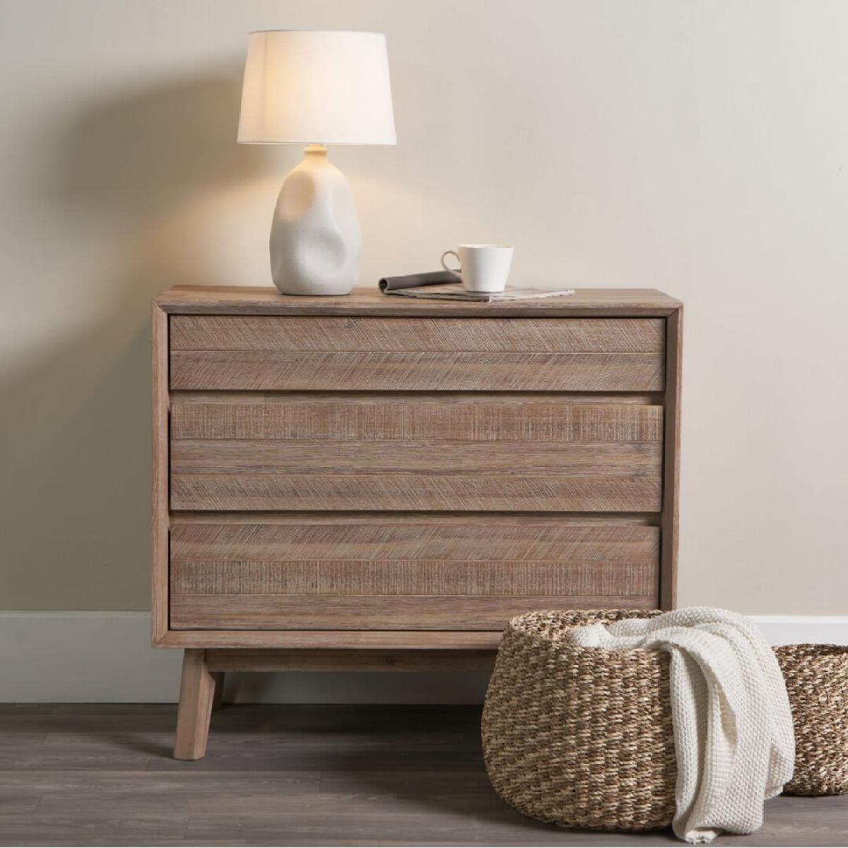 Sanders Cream Table Lamp – image 3