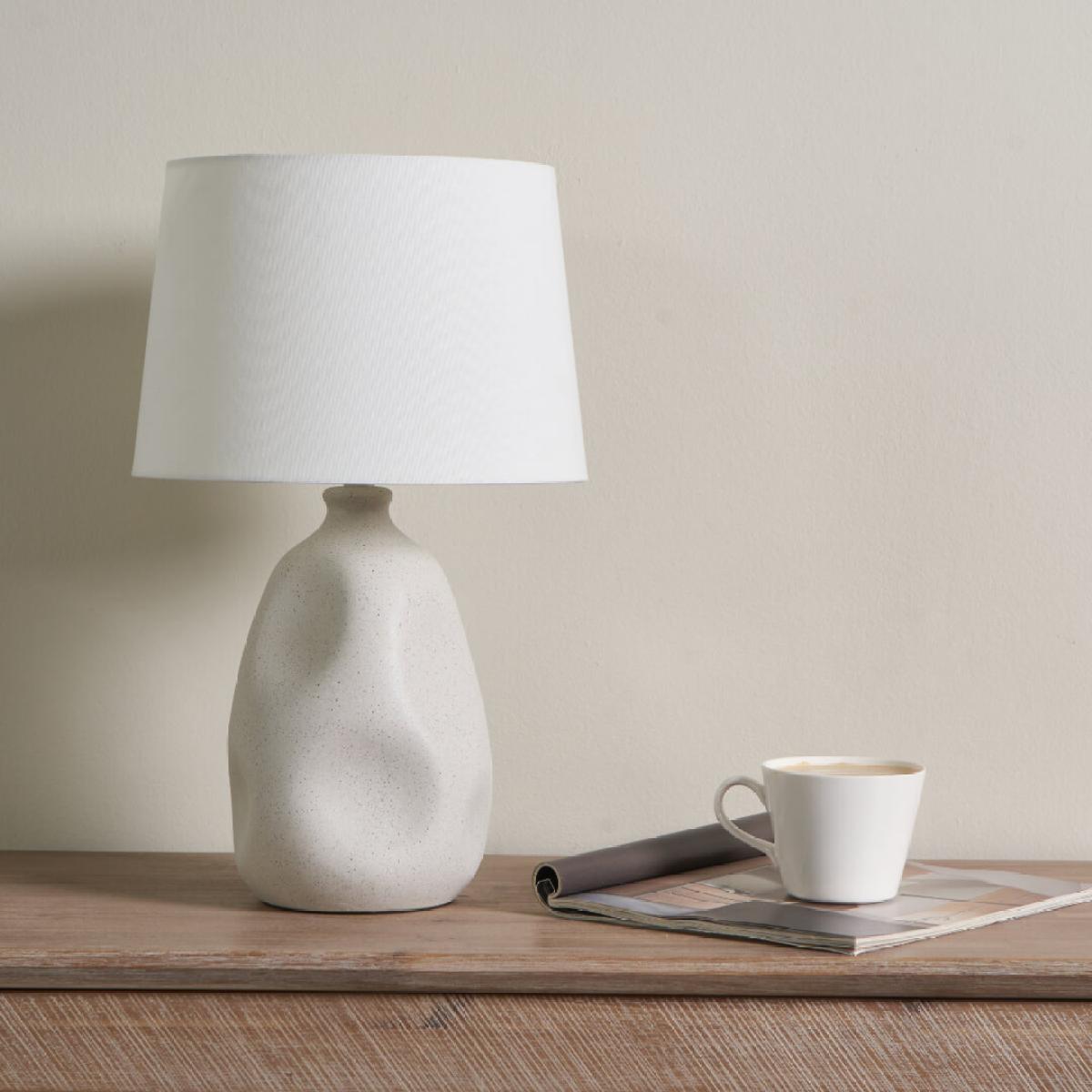 Sanders Cream Table Lamp – image 5
