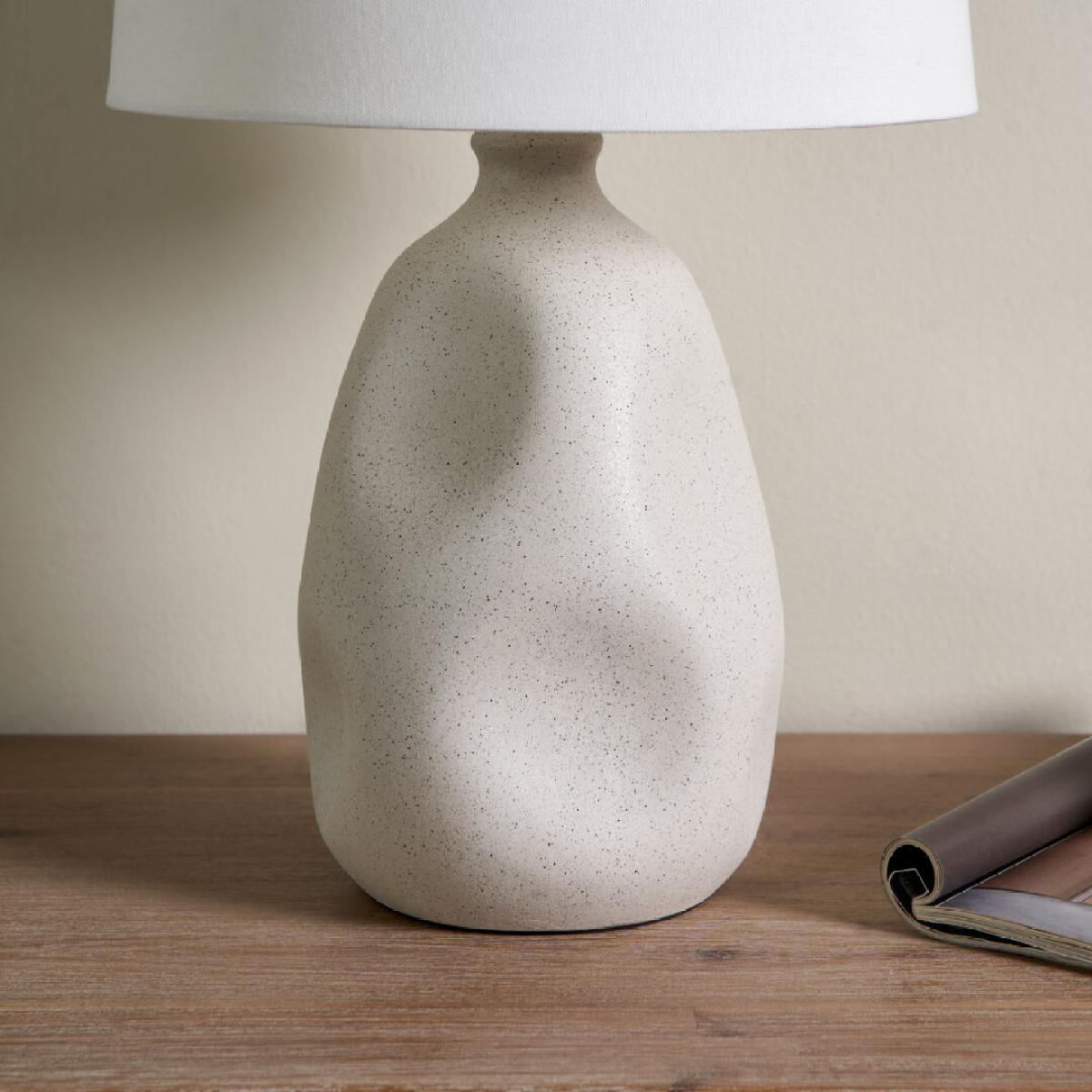 Sanders Cream Table Lamp – image 8