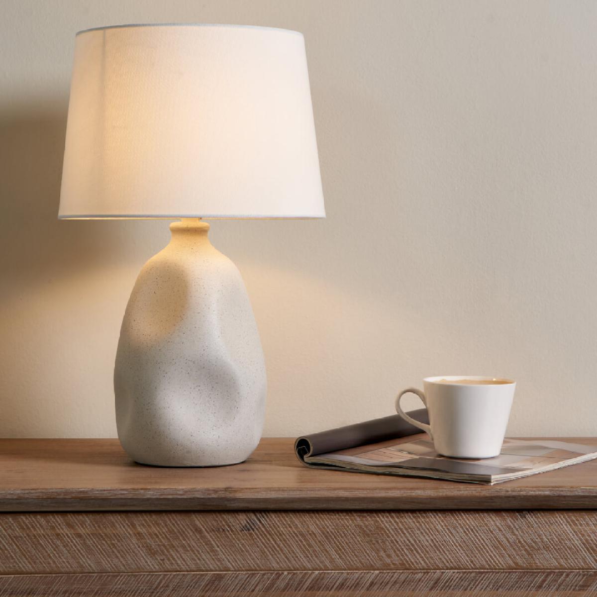 Sanders Cream Table Lamp – image 1