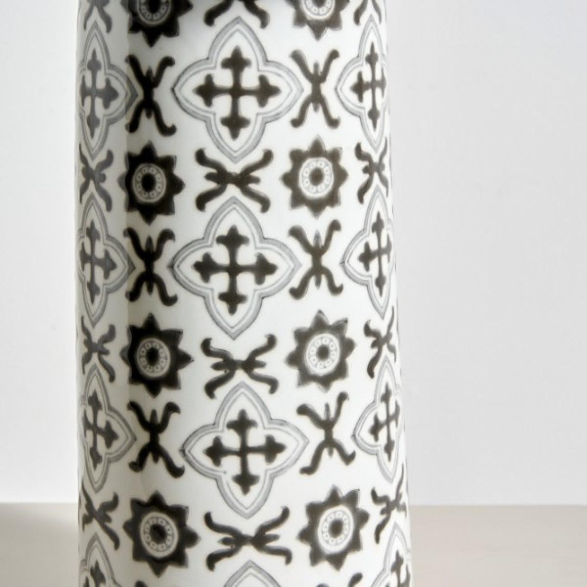 Nora Grey & White Table Lamp – image 4