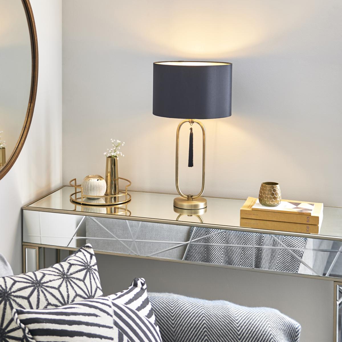 Tassel Antique Brass Table Lamp – image 6