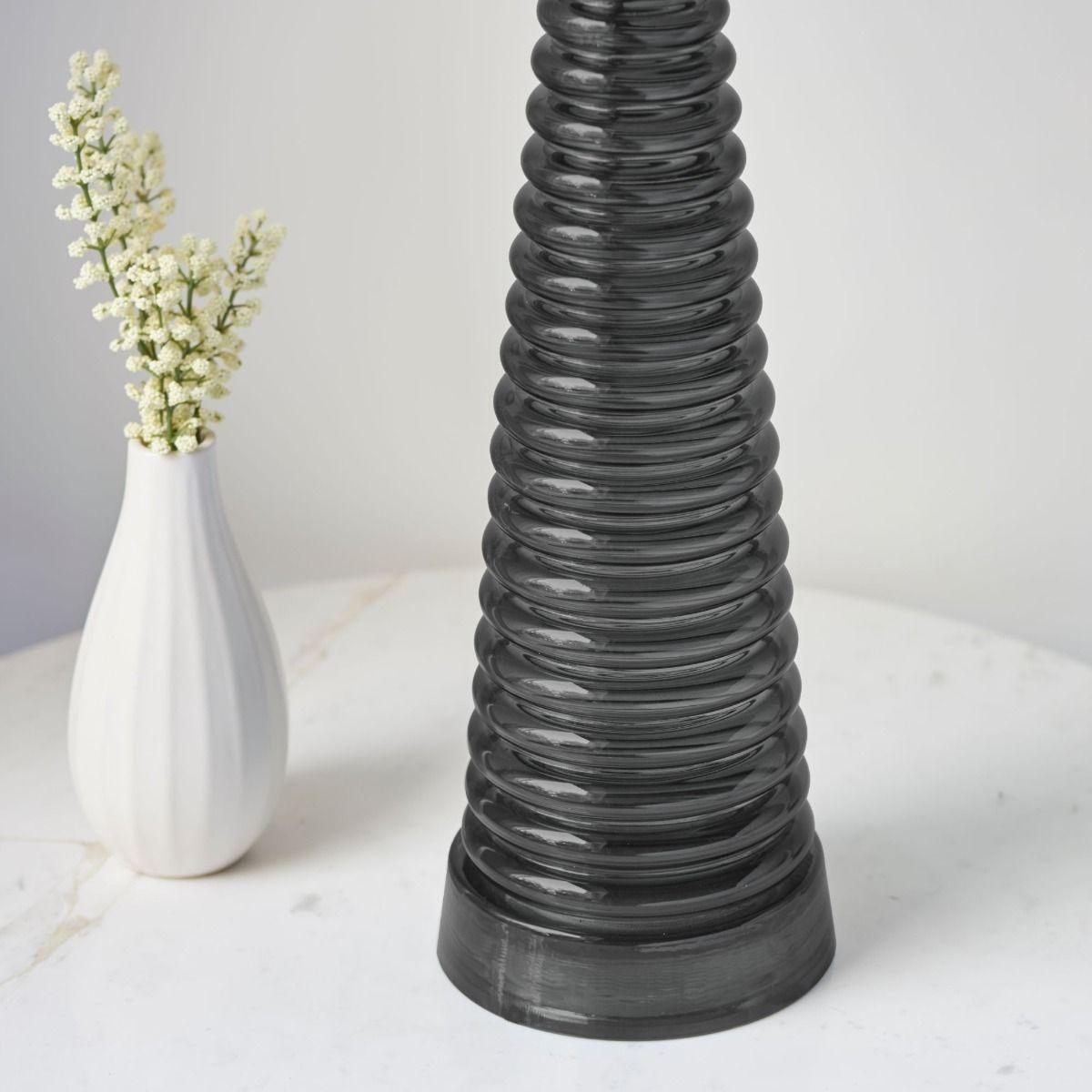 Naia Grey & Taupe Table Lamp – image 4