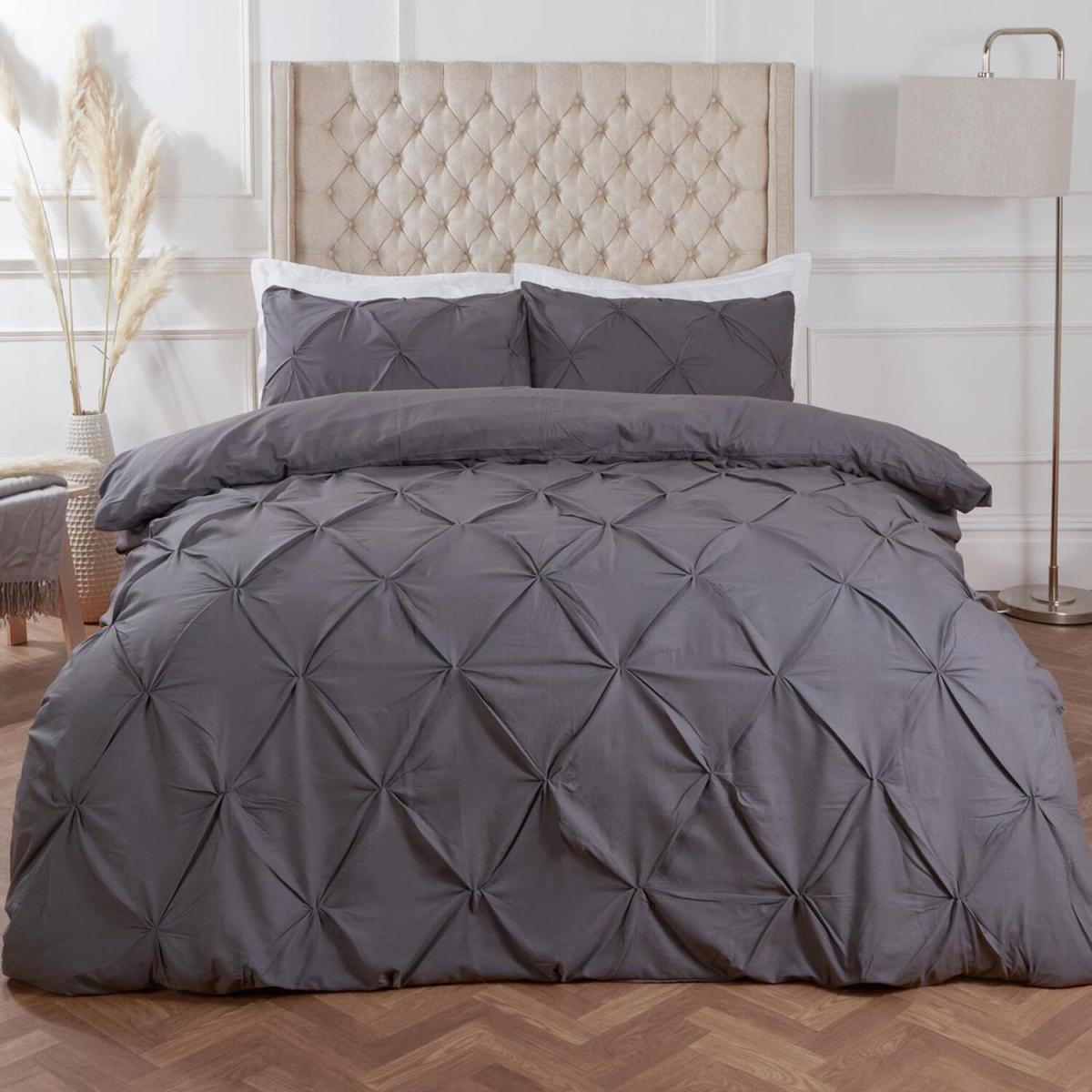 Highams Diamond Pintuck Duvet Cover with Pillowcase - Forest Green / Single – image 4