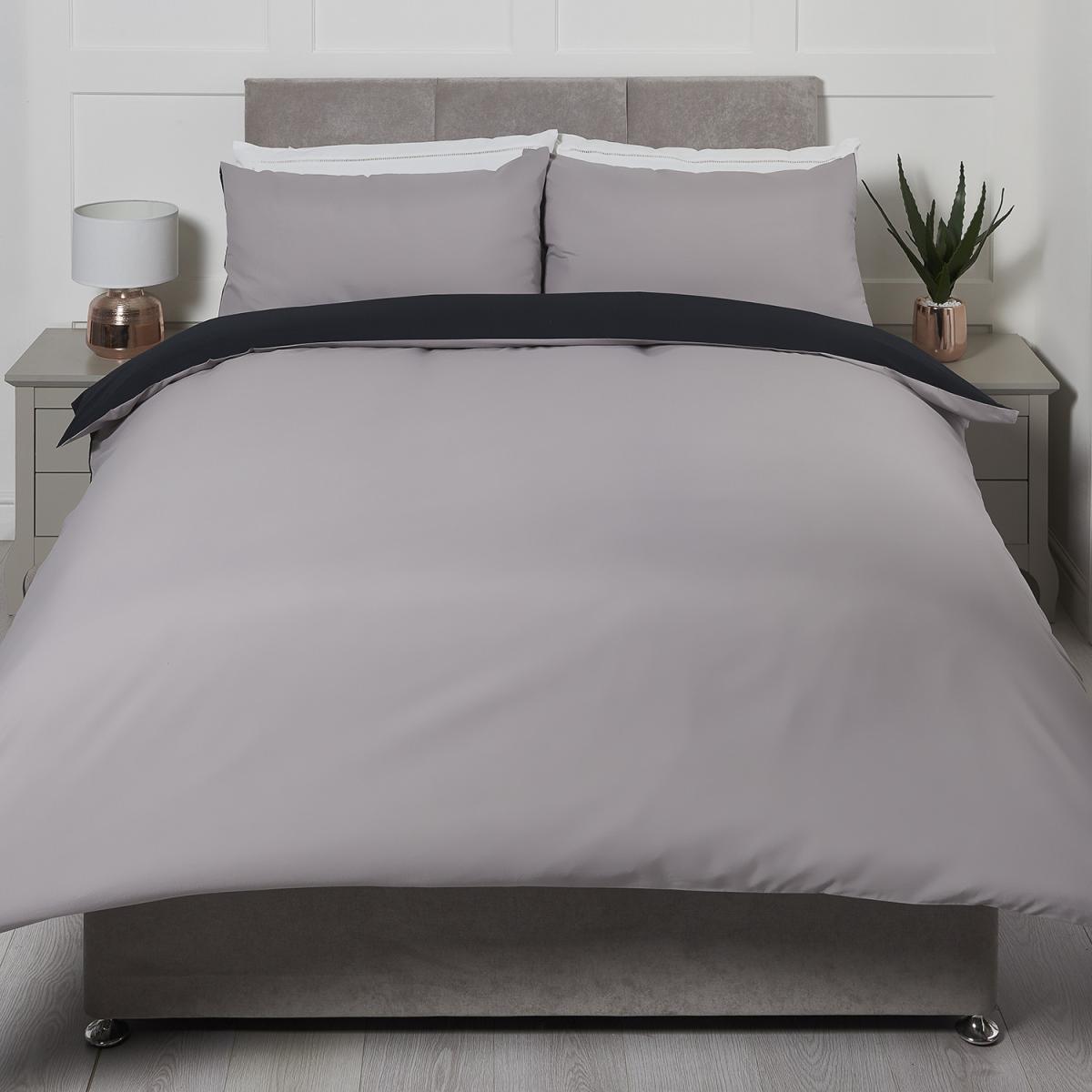 Riley Reversible Duvet Cover and Pillowcase Set - Black/Grey / Single – image 2