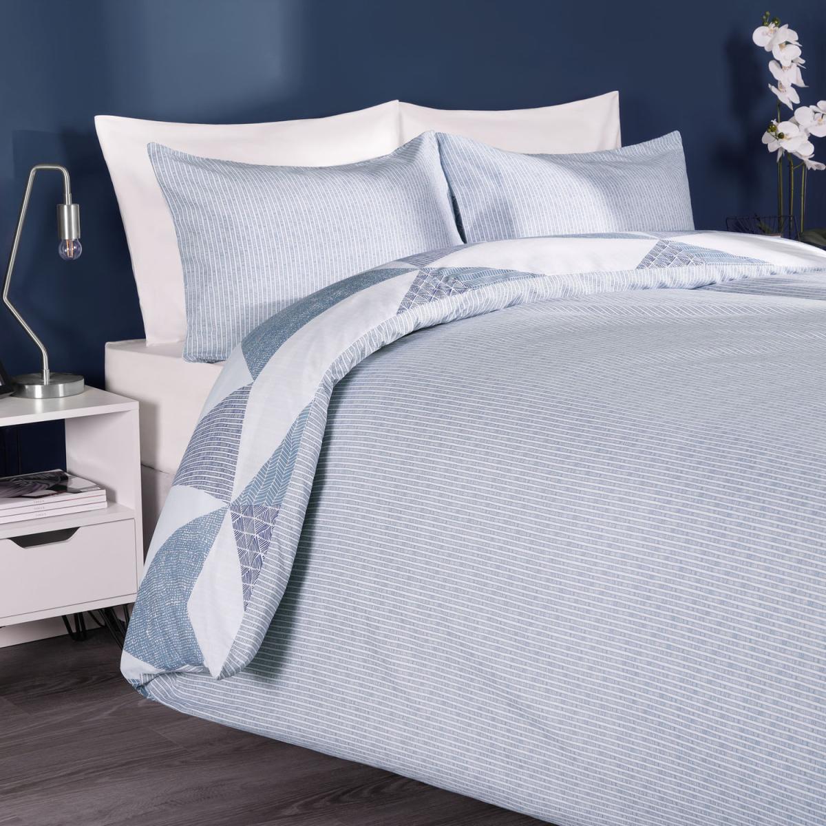 Textured Geometric Duvet Cover with Pillowcase - Navy / Single – image 7