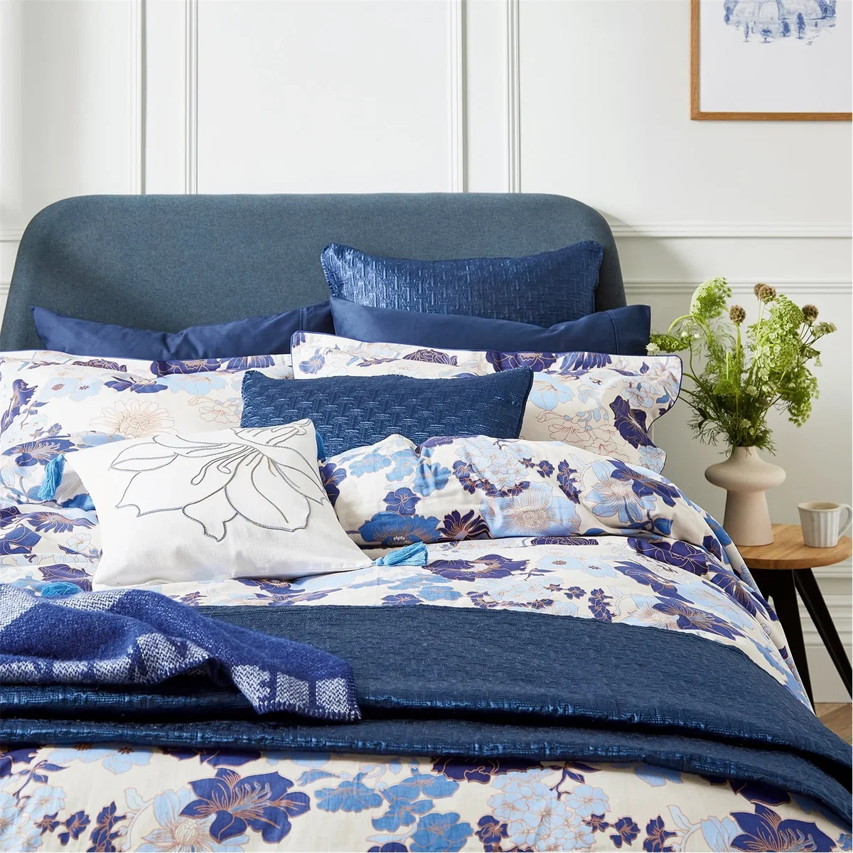 T Quilted Pillow Sham White - Navy – image 2