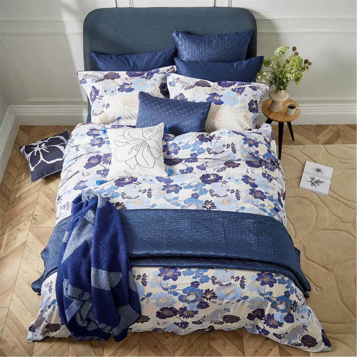 T Quilted Pillow Sham White - Navy – image 3