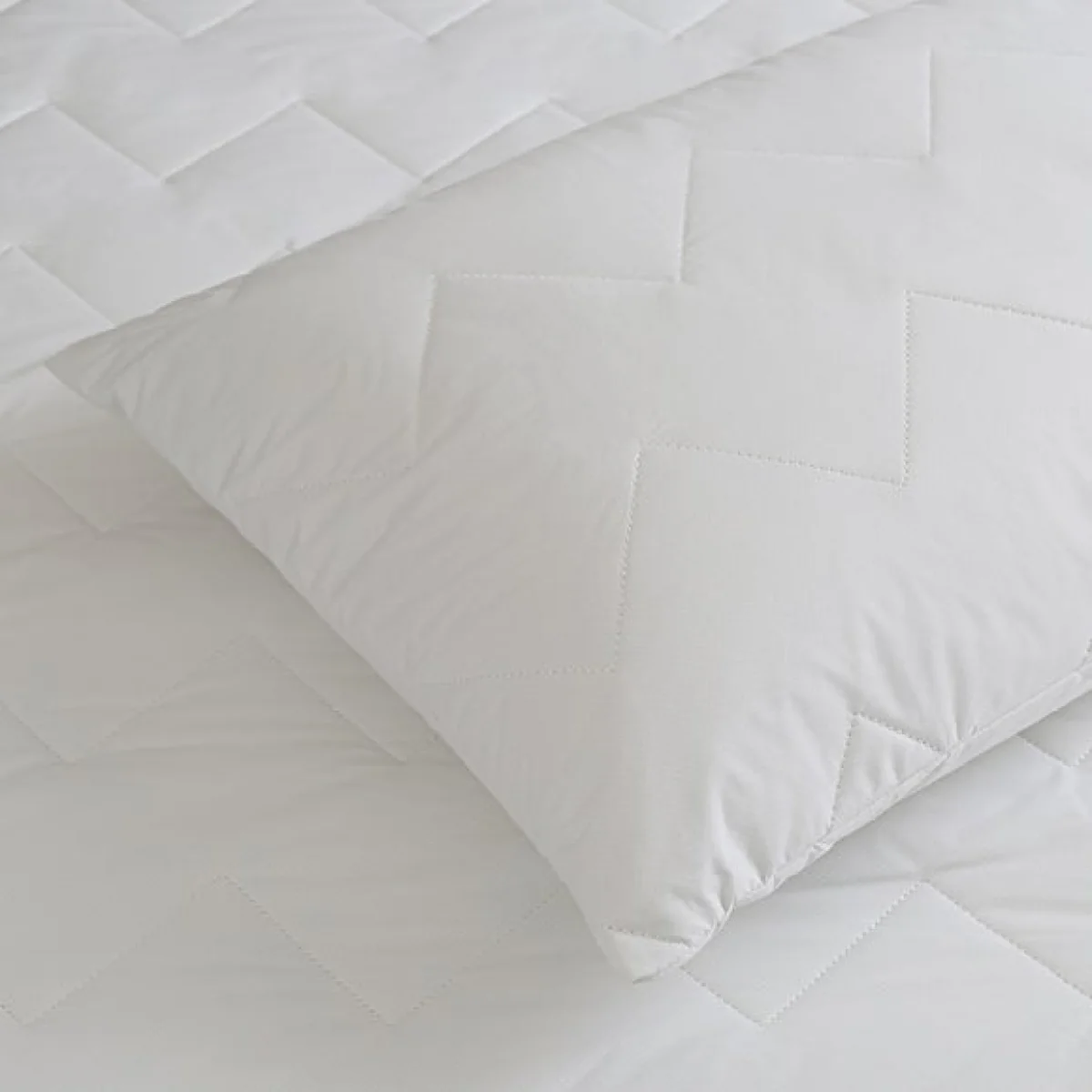 Fogarty Cool Sleep Pillow Pair and Bedding Protector Bundle – image 5