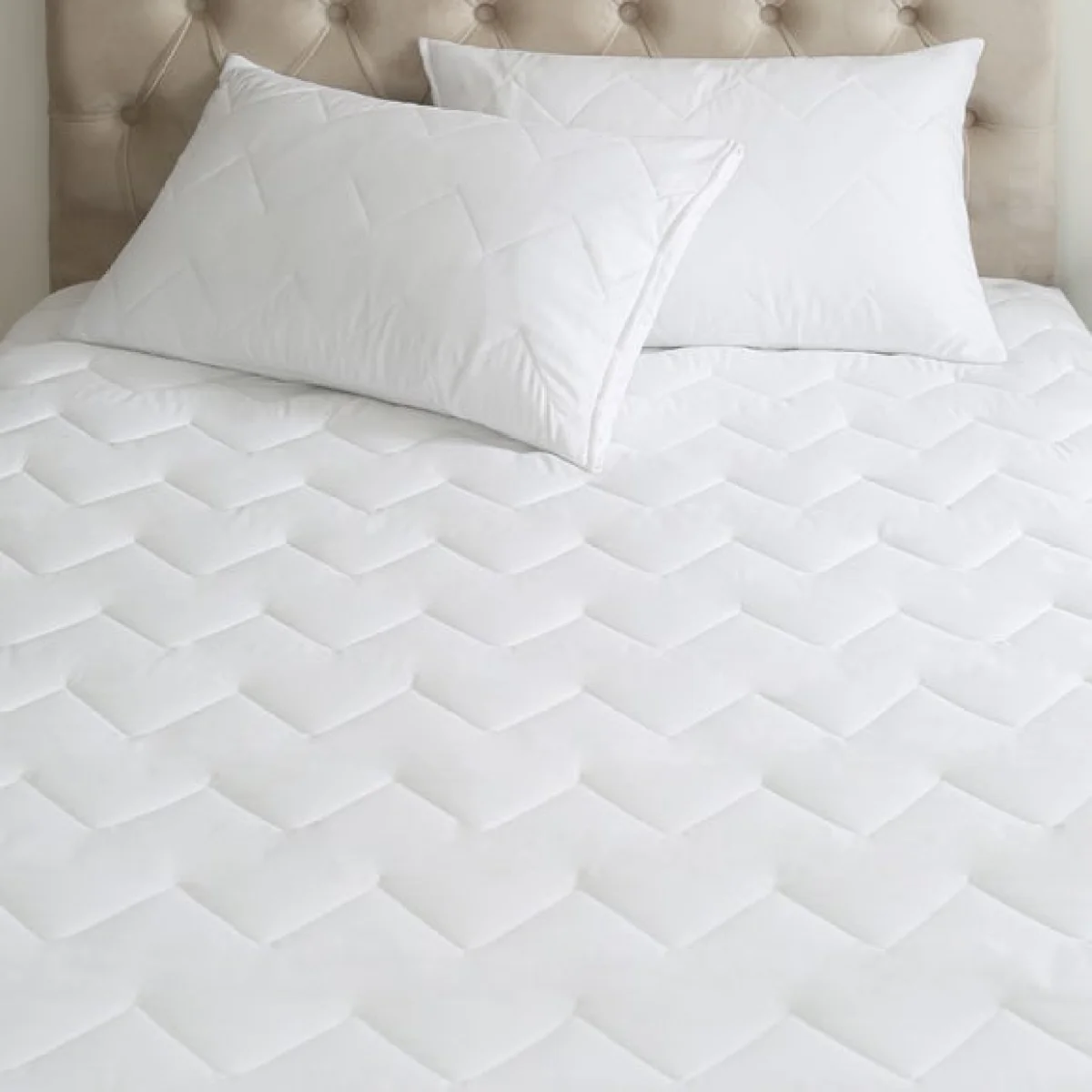 Fogarty Temperature Balance Pillow Pair and Bedding Protector Bundle – image 3