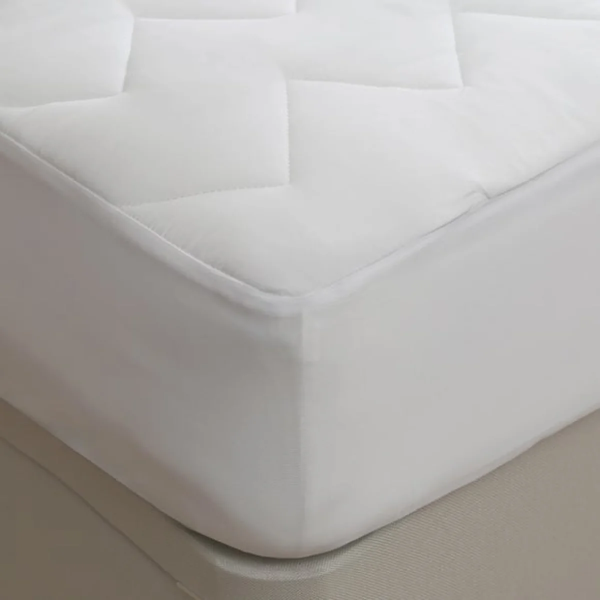 Fogarty Temperature Balance Pillow Pair and Bedding Protector Bundle – image 5