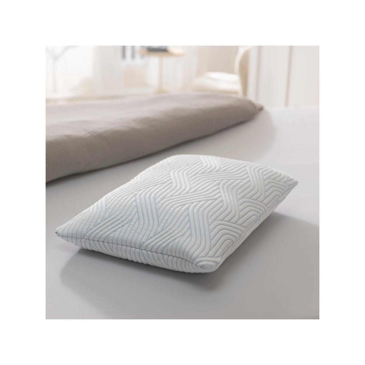 TEMPUR® Cloud SmartCool™ Standard Pillow, Medium – image 3