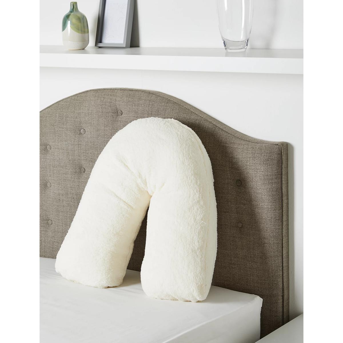 M&S Teddy Fleece Medium V-Shaped Pillow - Cream C, Cream C,Grey – image 2