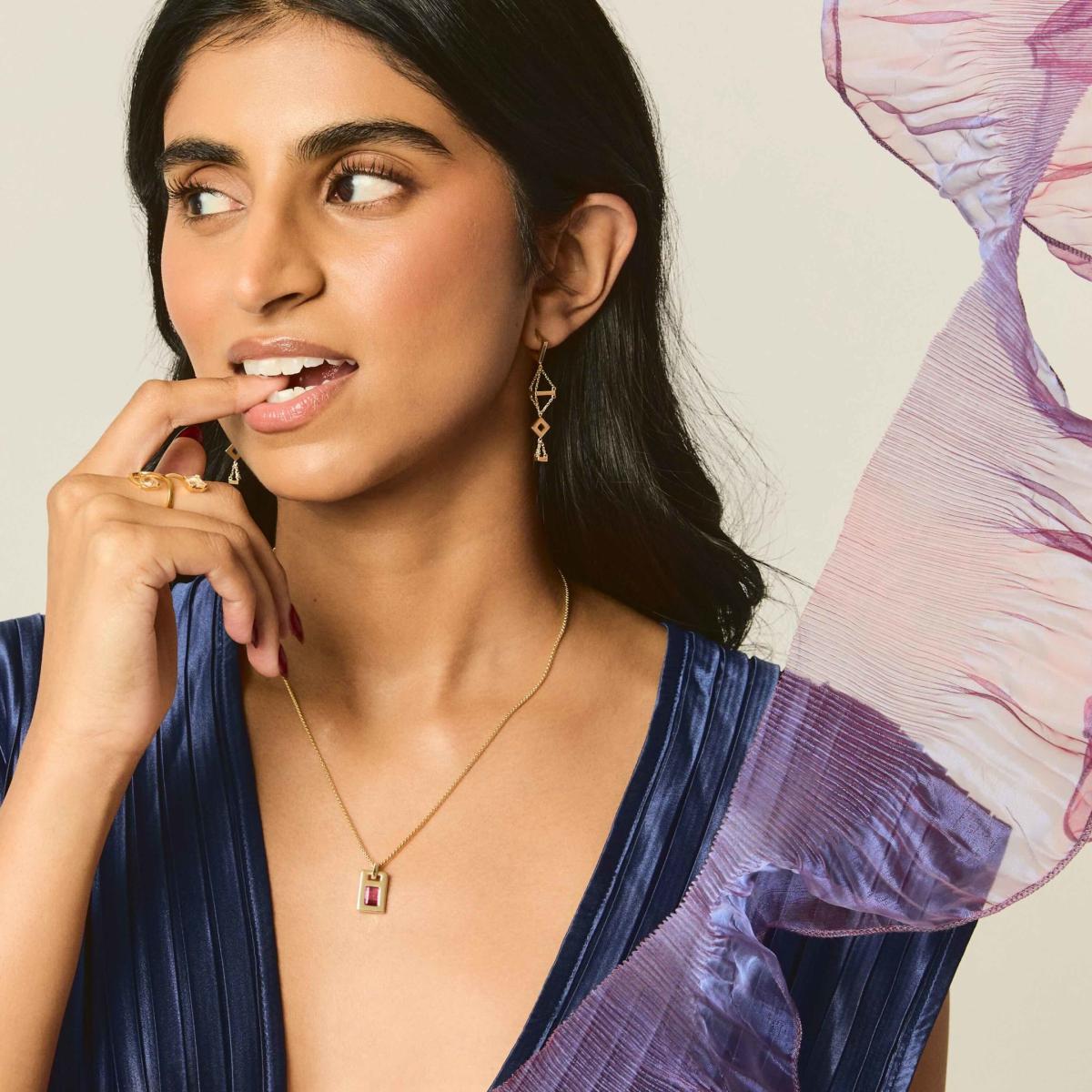 Women's Don't Stop Me Now Earrings - Solid 14K Gold Chandelier Chain Statement Earrings | Lúdere – image 3