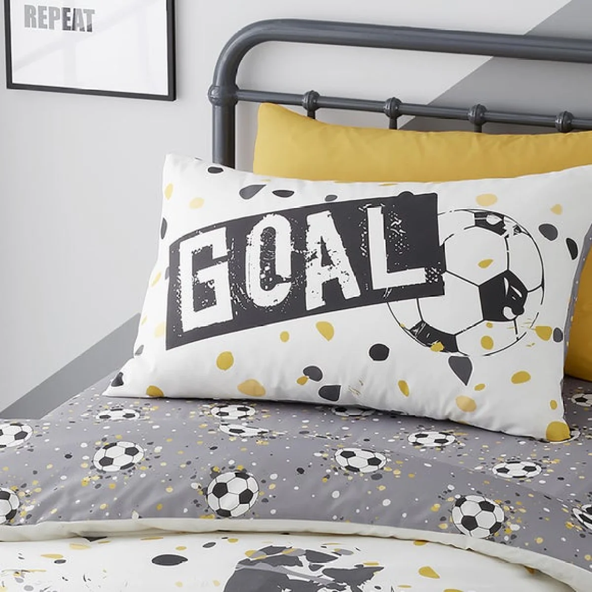 Bedlam Goal Reversible Duvet Cover & Pillowcase Set – image 2