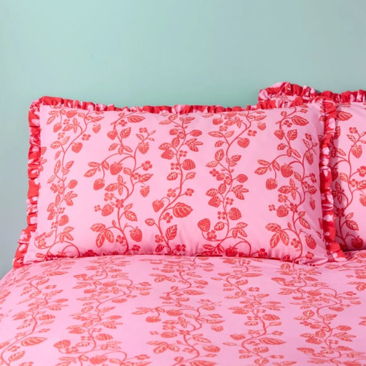Strawberry Patch Frill Quilt Cover and Pillowcase Set – image 2