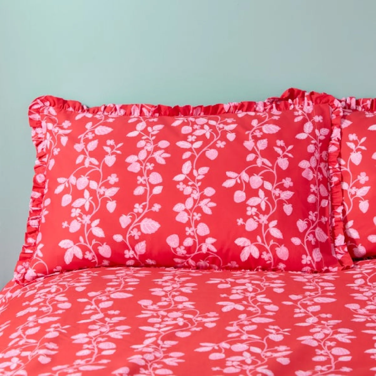 Strawberry Patch Frill Quilt Cover and Pillowcase Set – image 3