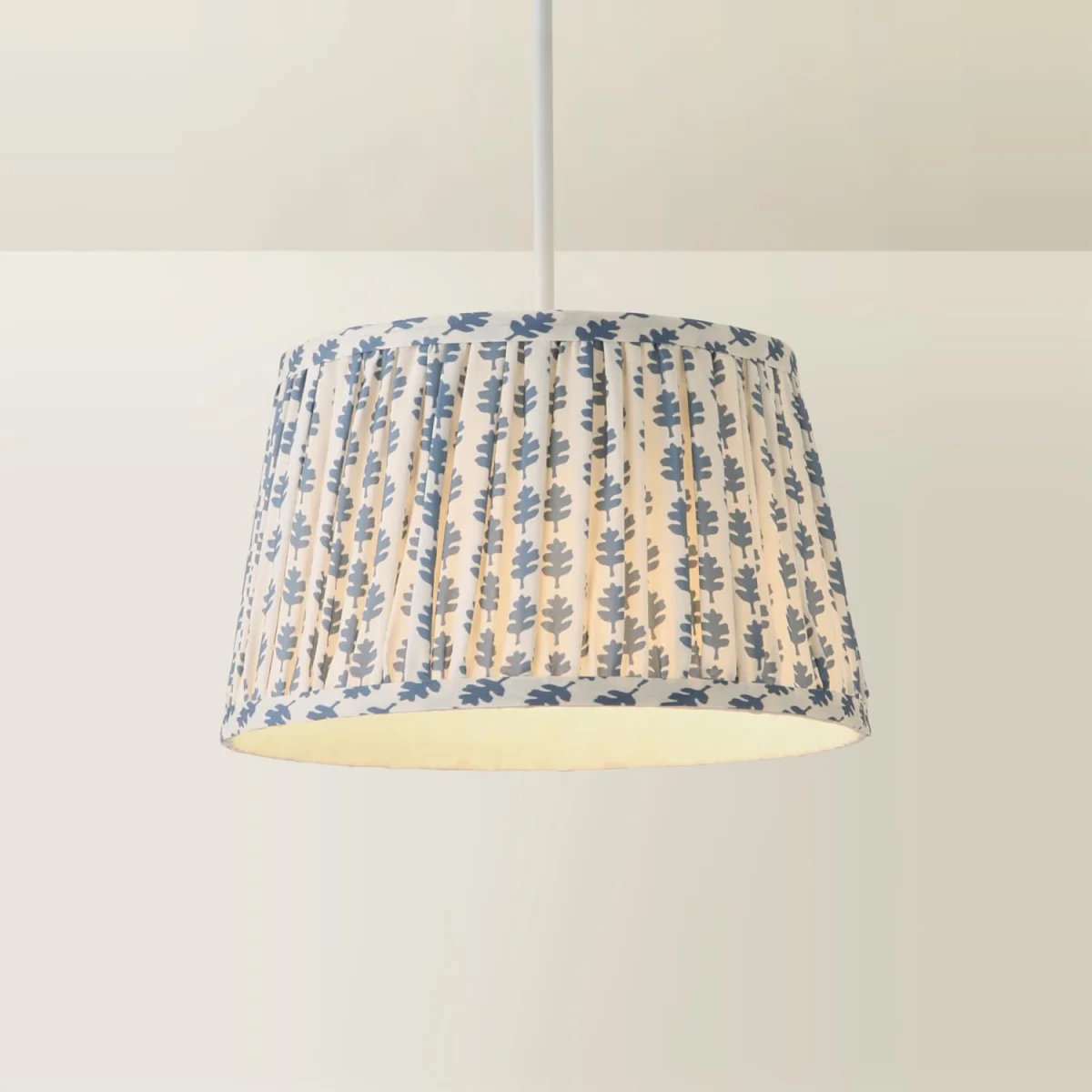 ValueLights Grange Small Floral Pleated Lamp Shade - Blue / Plastic – image 3