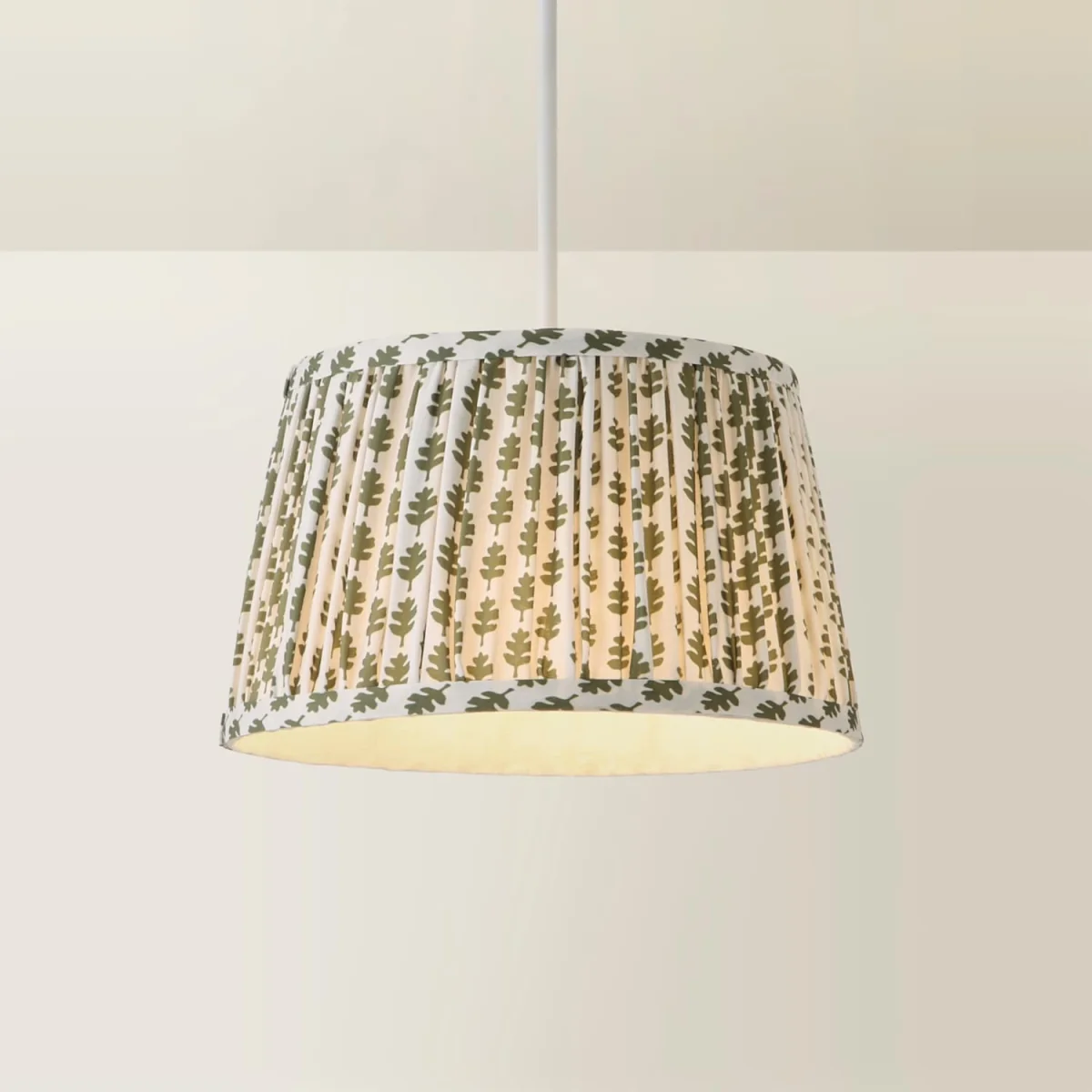 ValueLights Grange Small Floral Pleated Lamp Shade - Green / Plastic – image 4