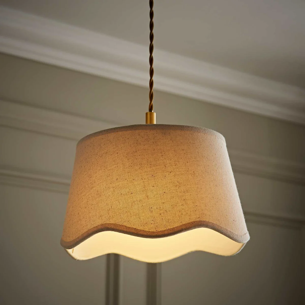 Mabel Small Scallop Edge Linen Lamp Shade - Natural / 0.18kg – image 3