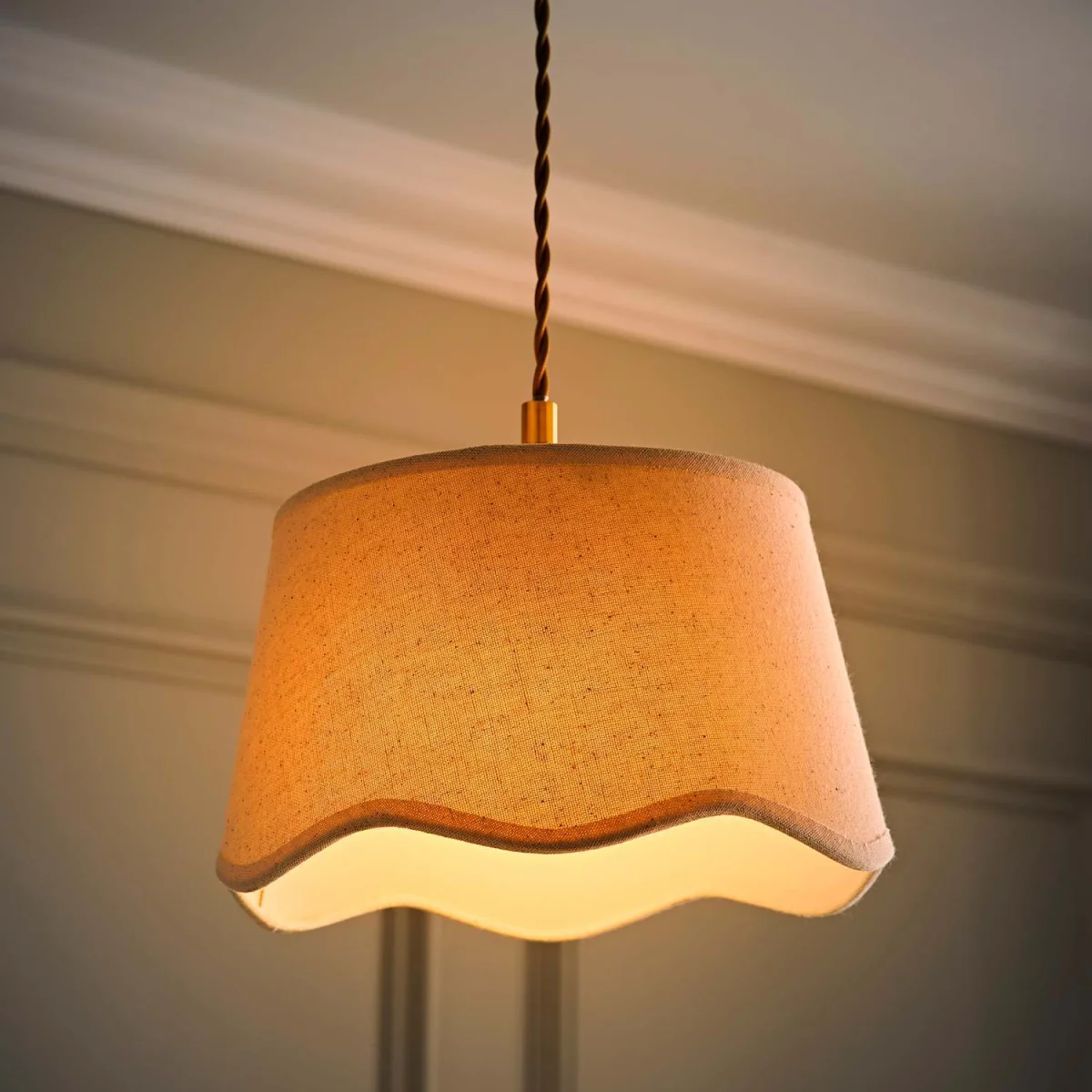 Mabel Small Scallop Edge Linen Lamp Shade - Natural / 0.18kg – image 4