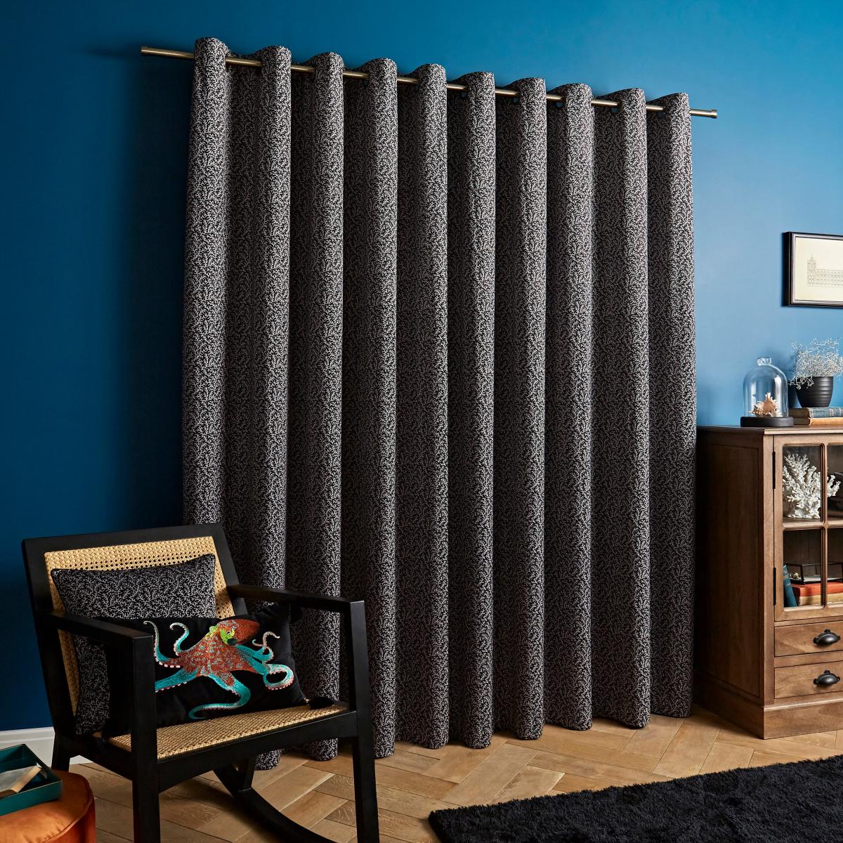Ditsy Coral Monochrome Eyelet Curtains Black/White – image 4