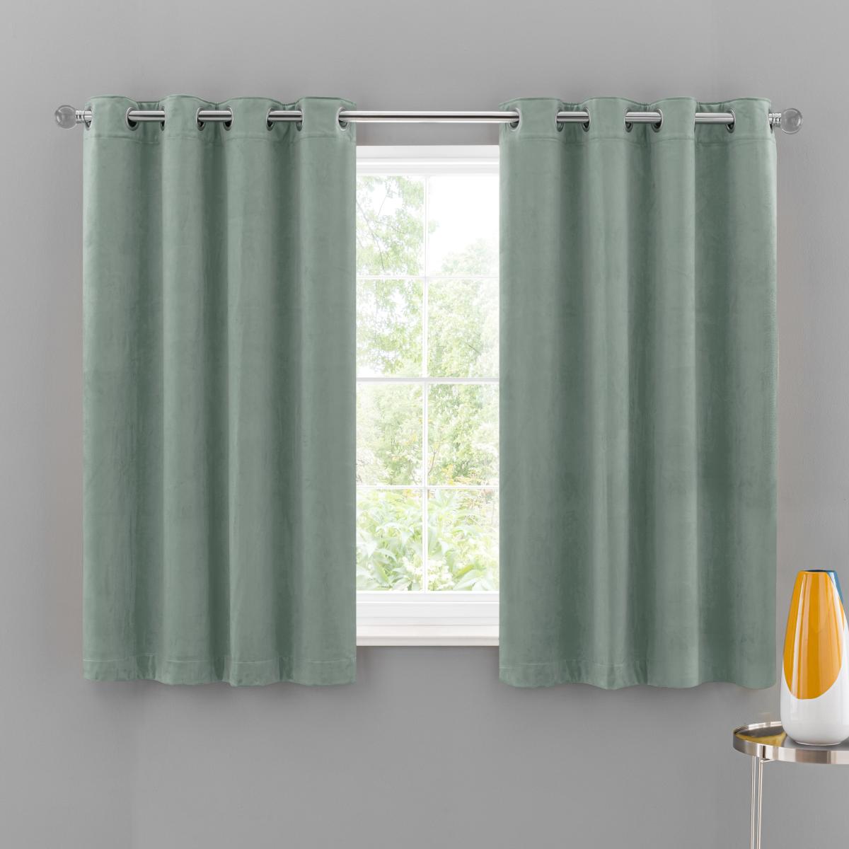 Isla Thermal Ultra Blackout Lilypad Eyelet Curtains Green – image 5