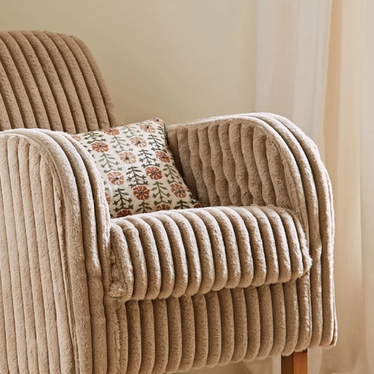 CuddleCo Etta Faux Fur Nursing Chair – image 3