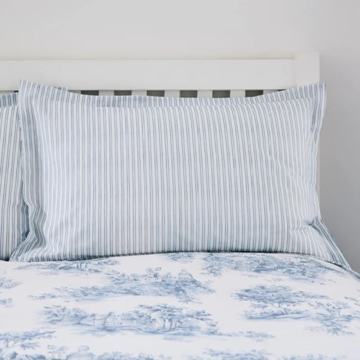 Toile Scene 100% Cotton Oxford Pillowcase – image 3