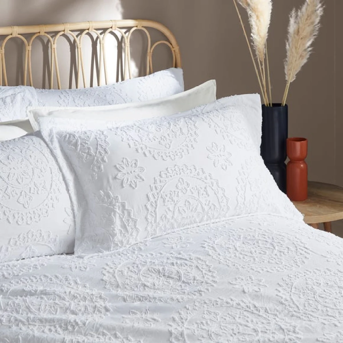 Mandala Oxford Pillowcase White – image 1