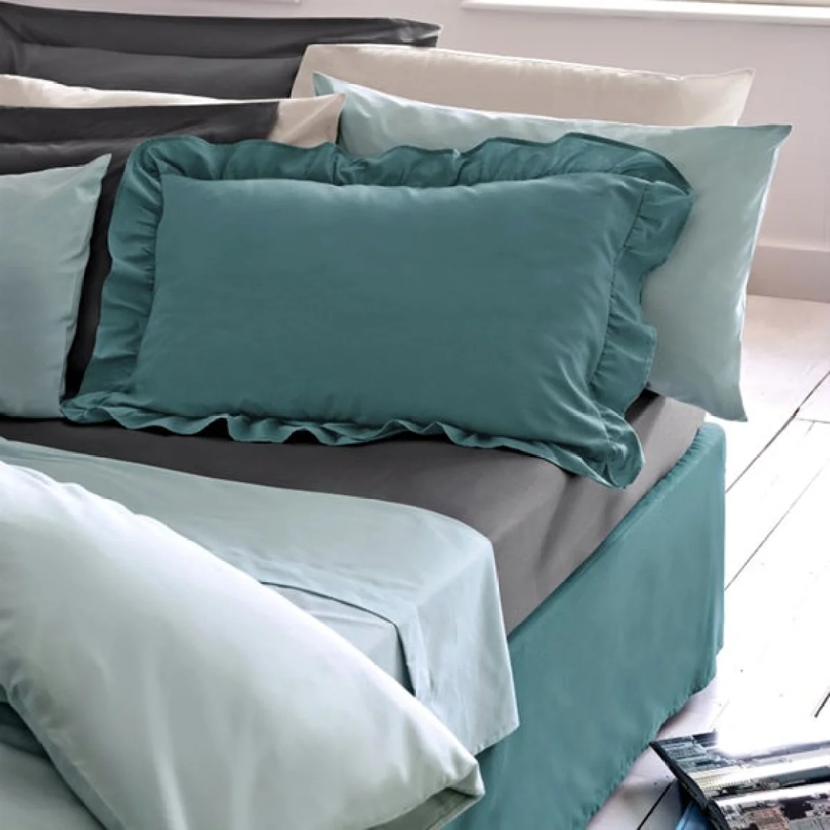 Non Iron Plain Dye White Frilled Pillowcase White – image 4