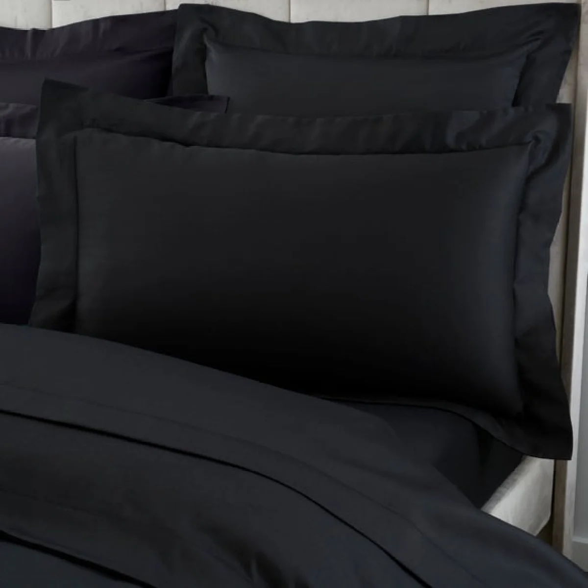 Hotel 230 Thread Count Cotton Sateen Oxford Pillowcase Black – image 1
