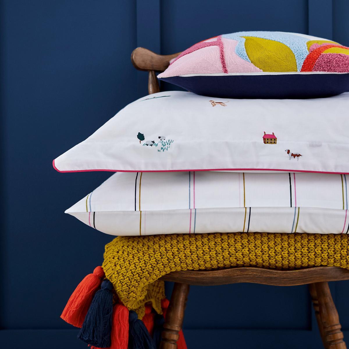 Joules Countryside Scene 100% Cotton Housewife Pillowcase Pair White, Blue and Pink – image 3