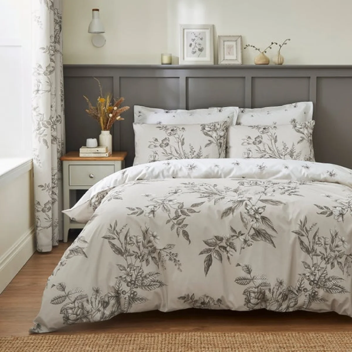 Bridget Etched Floral Oxford Pillowcase Natural (Beige) – image 2
