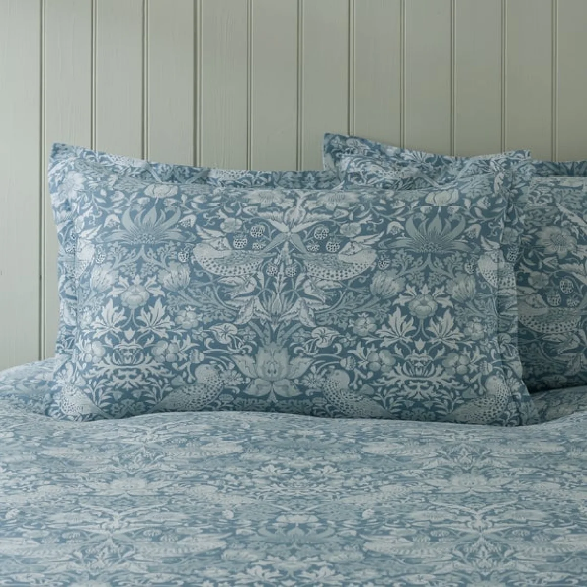 Strawberry Thief 100% Cotton Oxford Pillowcase