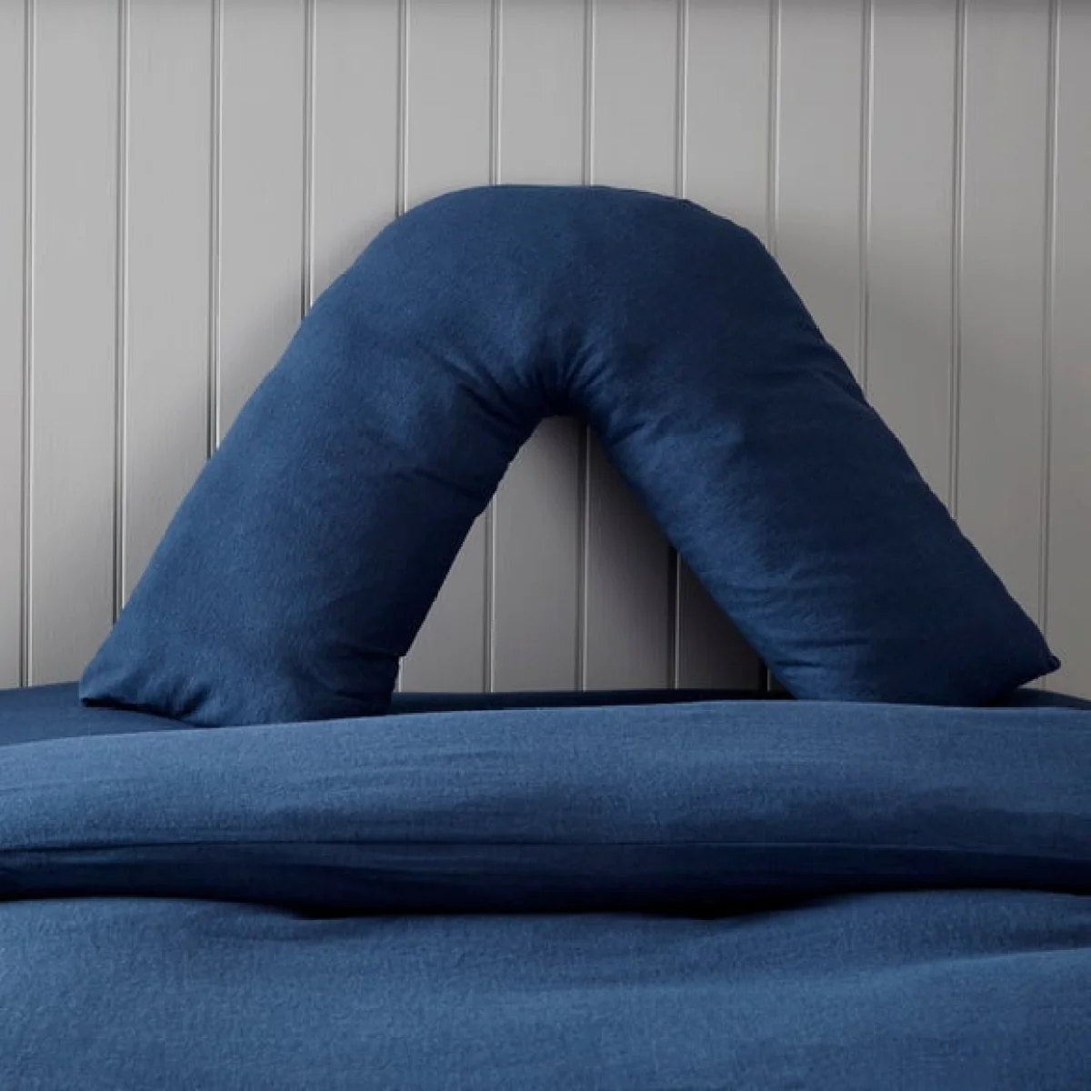 Soft & Cosy Luxury Brushed Cotton V-Shape Pillowcase Navy – image 1