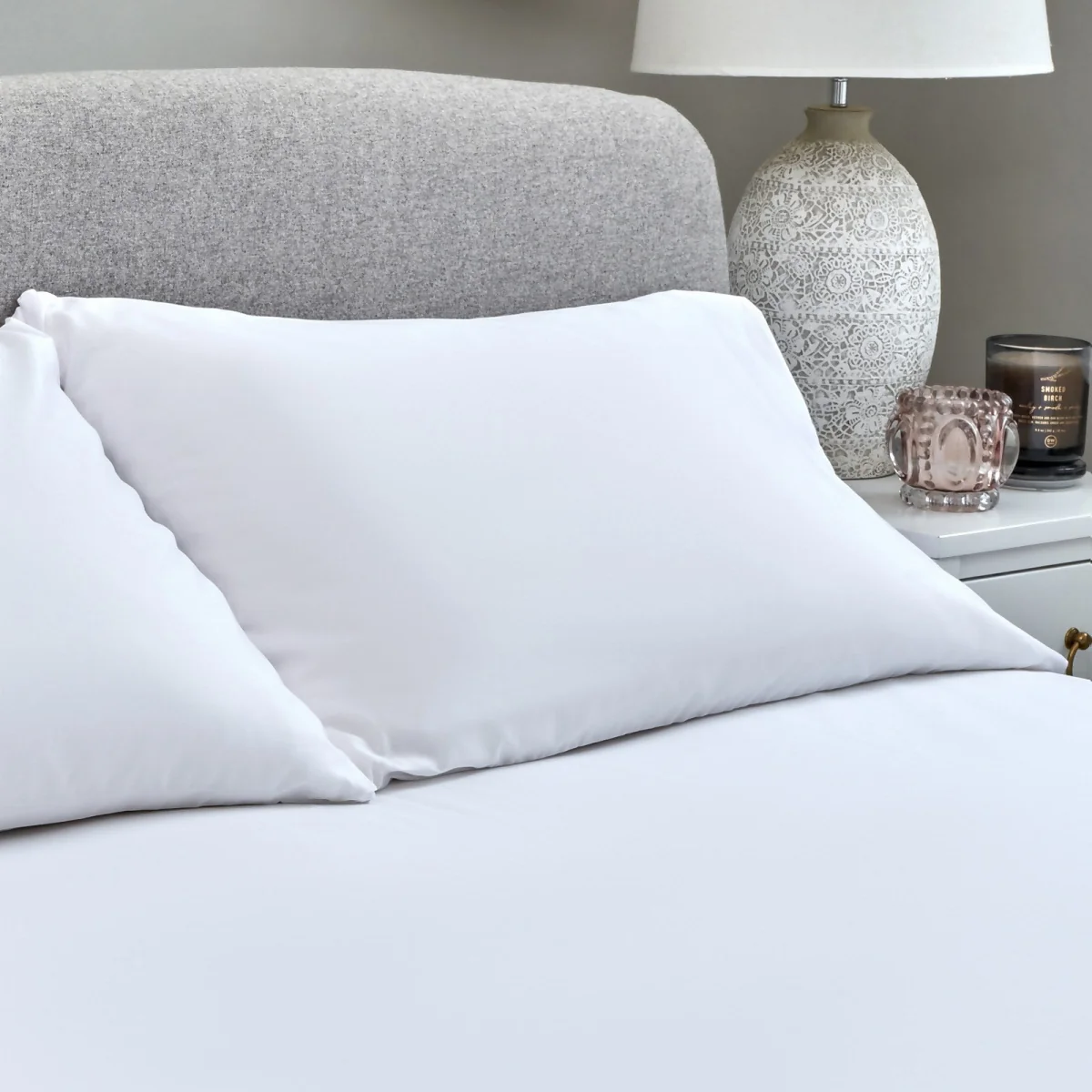 The Willow Manor Egyptian Cotton 300 Thread Count Pillowcase Pair - White