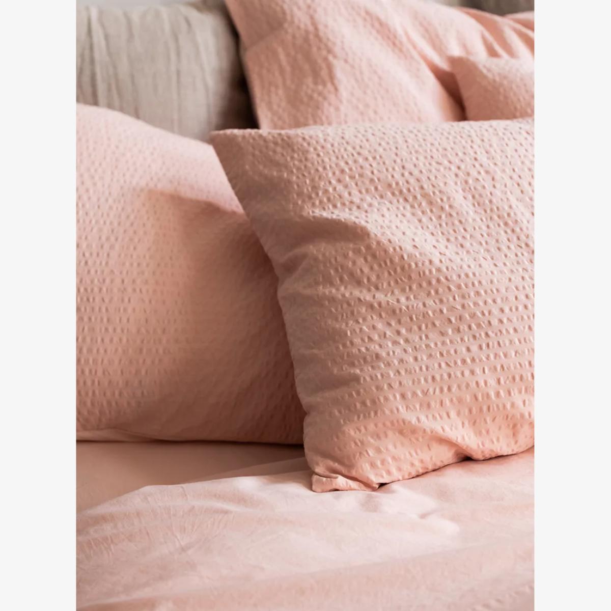 Piglet in Bed Seersucker Cotton Bedding – image 1