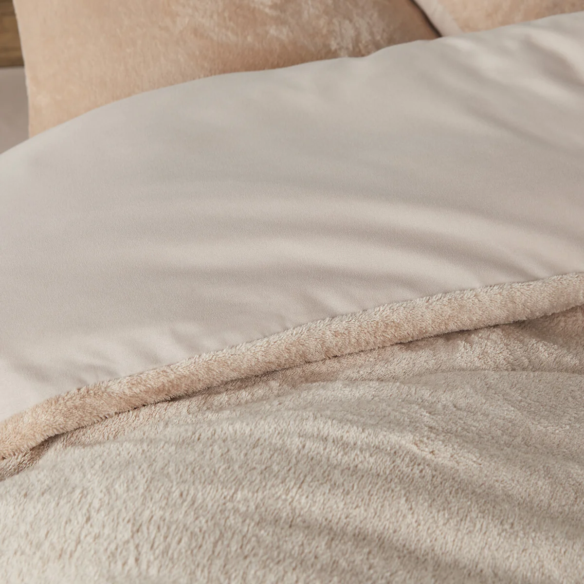 Fluffy Fleece Bed Set with Rectangular Pillowcase – image 2