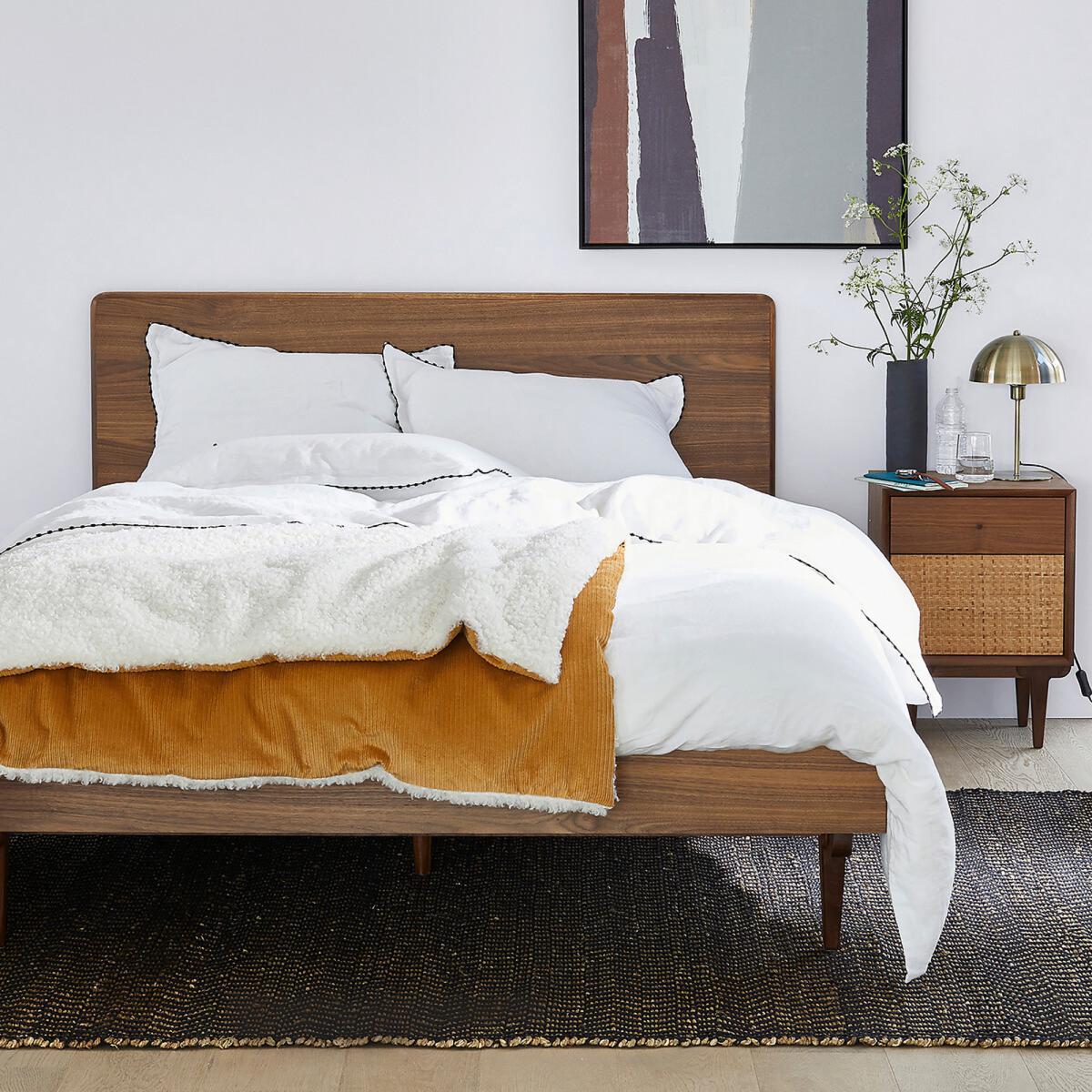 Leone Washed Linen Pillowcase – image 5