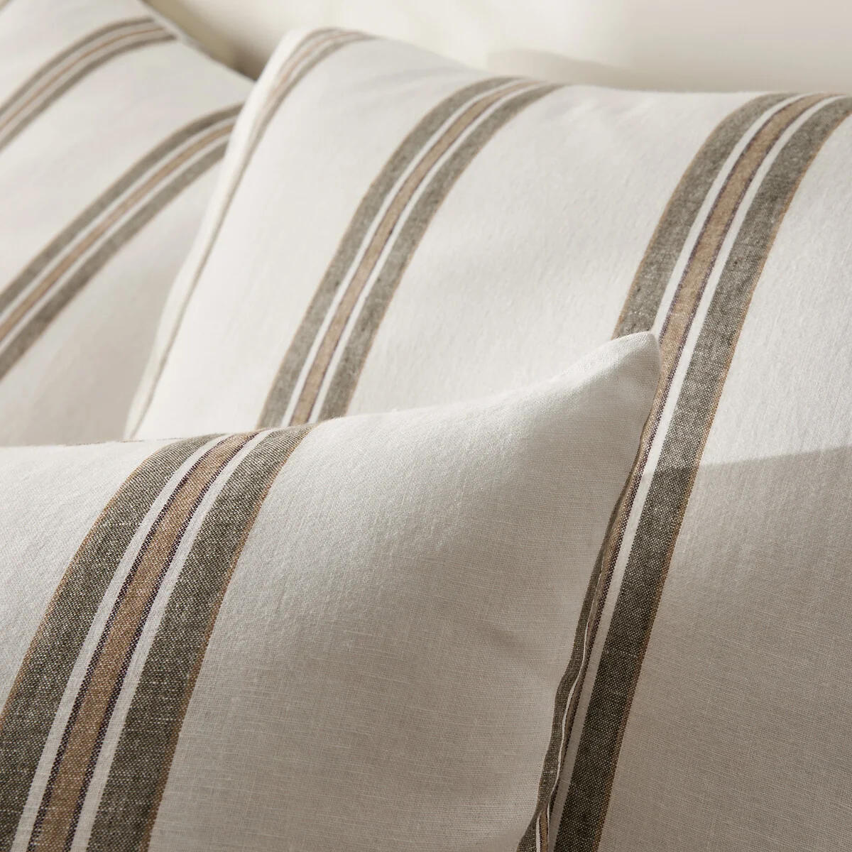 Aelle Washed Linen Pillowcase – image 5
