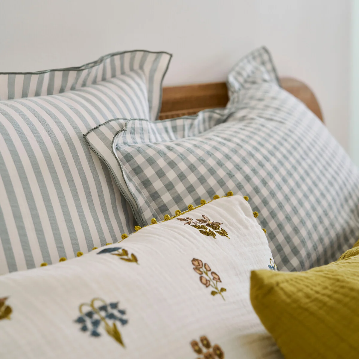 Maddy Checked 100% Cotton Seersucker Pillowcase – image 3