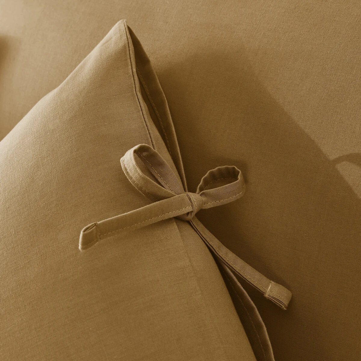 Scenario Plain Cotton Pillowcase with Tie Fastening – image 4