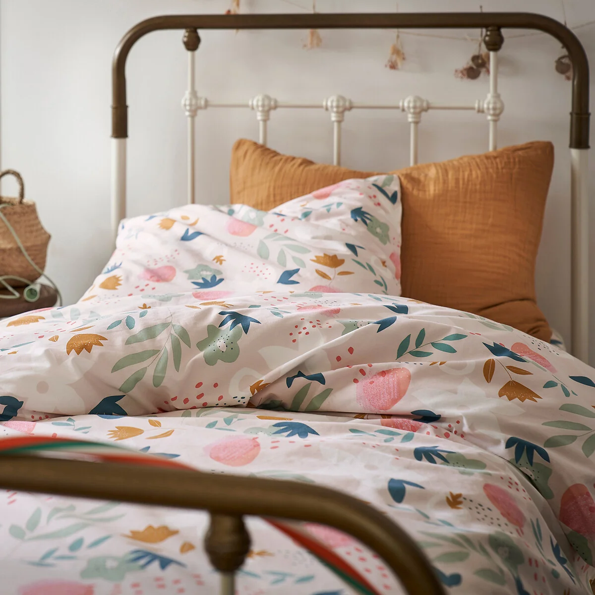 Vahina Floral 100% Organic Cotton Pillowcase – image 2