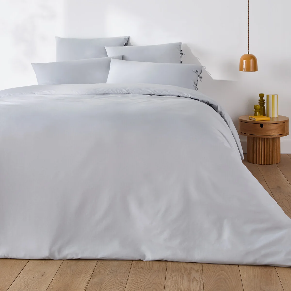 Scenario Plain Cotton Pillowcase with Tie Fastening – image 2