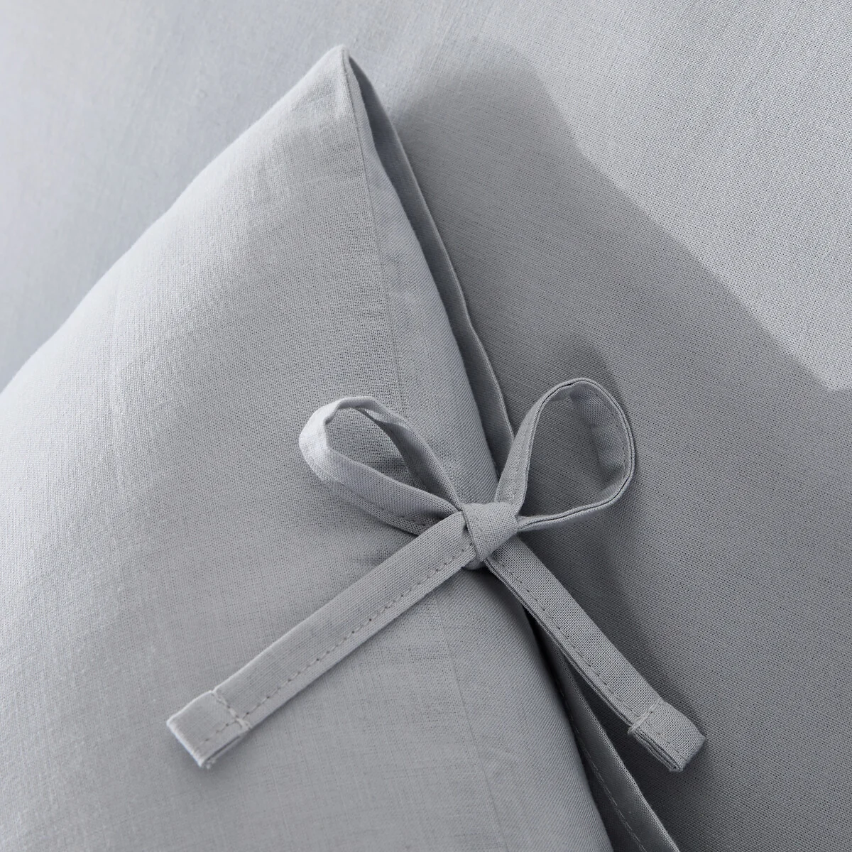Scenario Plain Cotton Pillowcase with Tie Fastening – image 4
